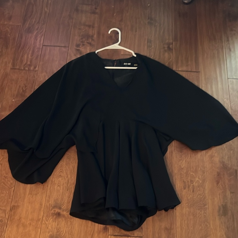 DO+BE Romper. Bat-wing style sleeves. Small. V-neck. Back button neck. Back zip.